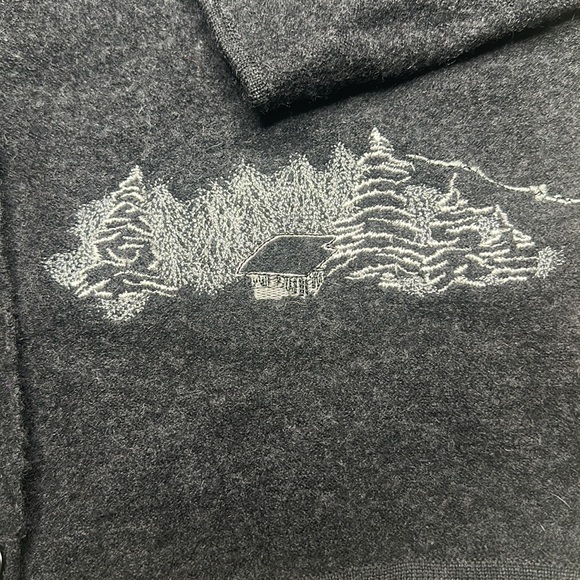 Woolrich button up jacket with embroidered village detail & deer button detail M - Picture 5 of 10